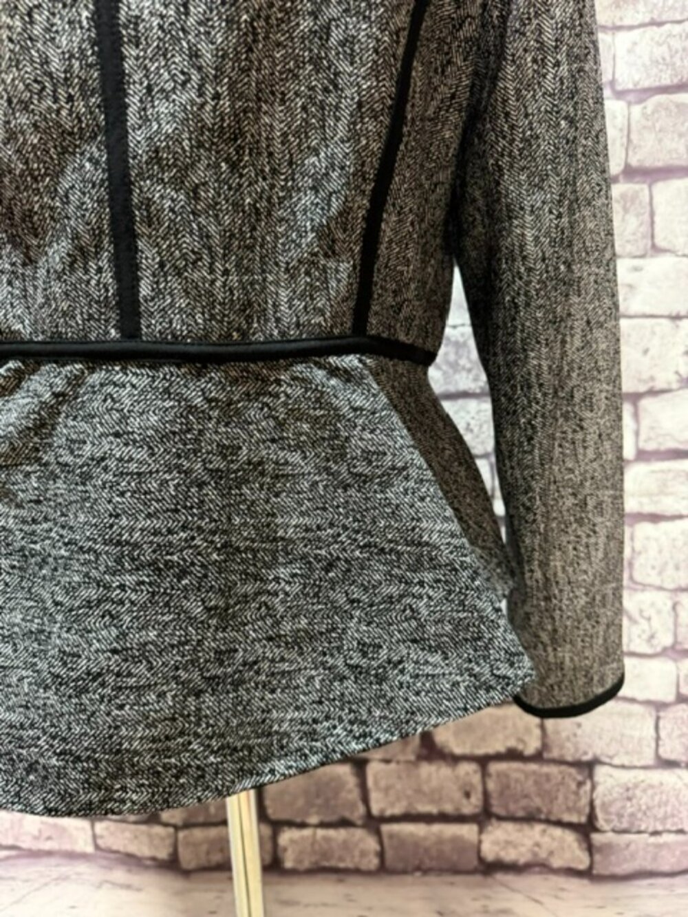 DKNY Black & White Tweed Peplum Style Hem Jacket Size 12 - Picture 7 of 9